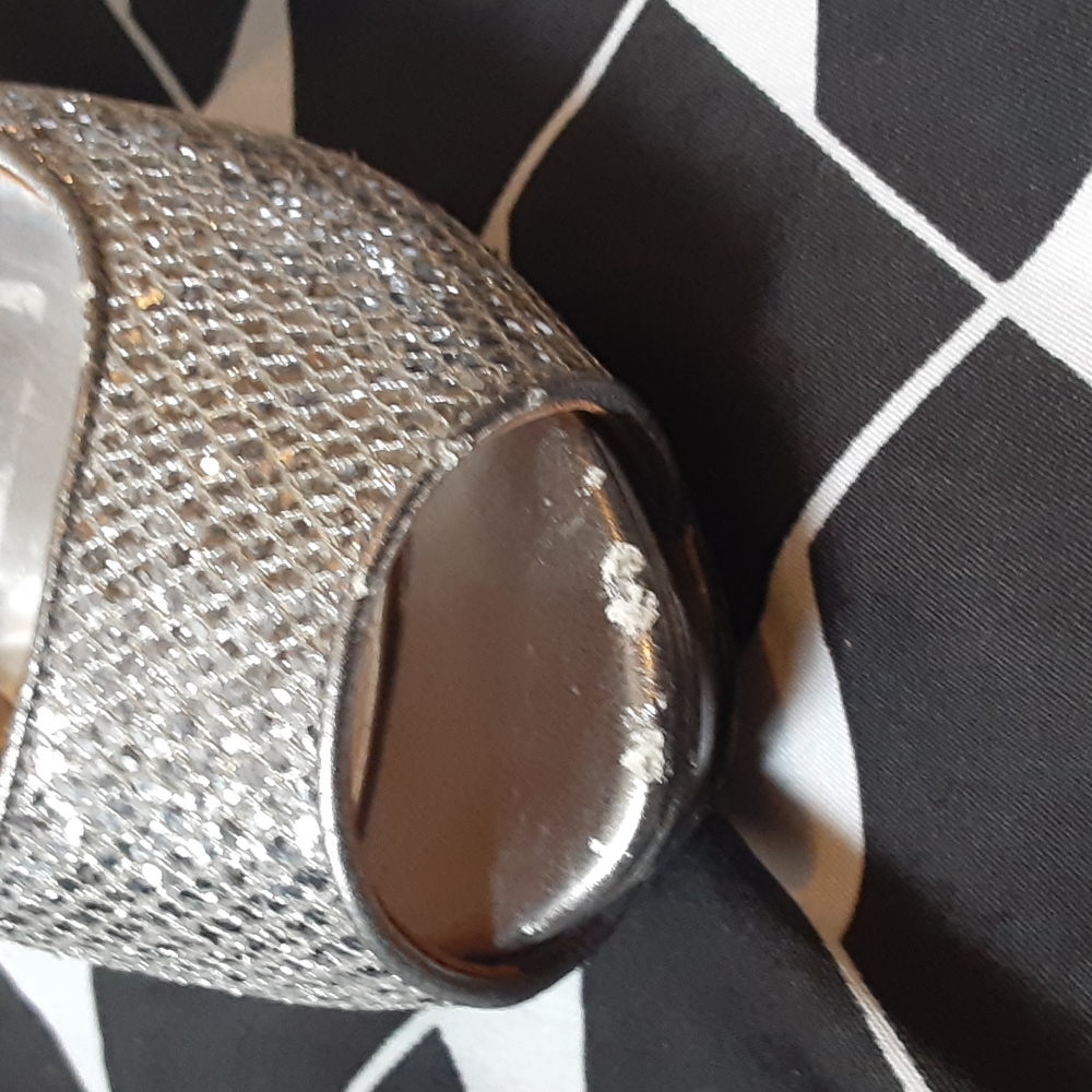 * Badgley mischka silver sparkle peep toe heels, size 8 - Picture 7 of 12